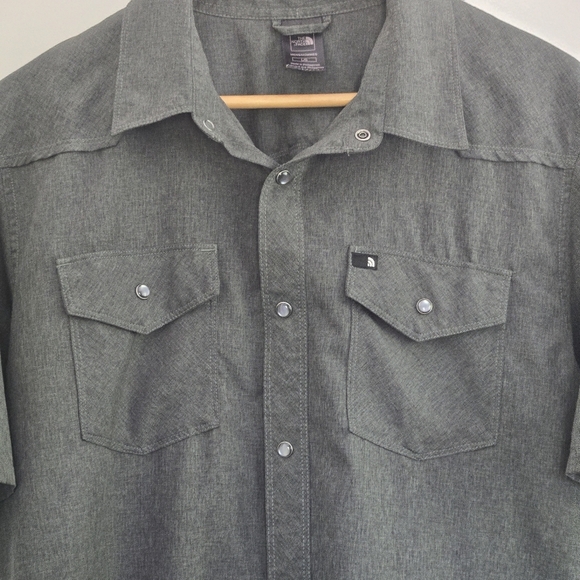 The North Face Men's Grey Button-Up Large Shirt - Picture 3 of 12